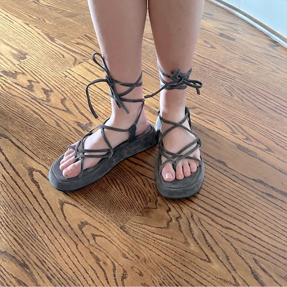 BRUNELLO CUCINELLI Strappy Suede Sandals🌸
